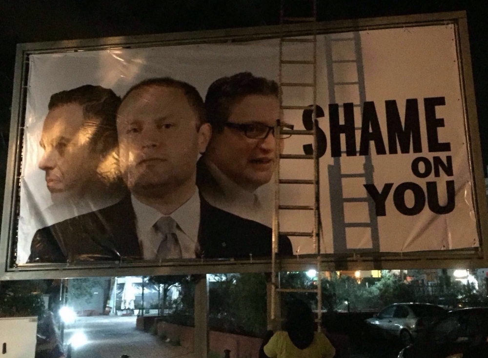 Billboard jintrama' qabel il-protesta tal-Ħadd