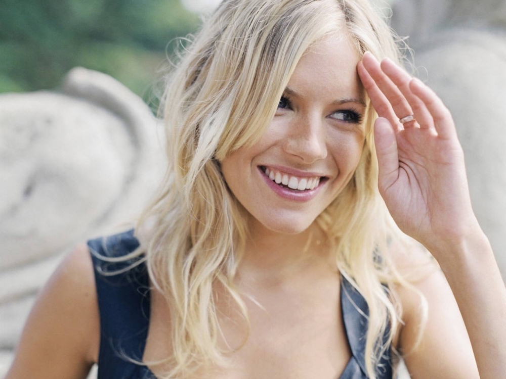L-attriċi Sienna Miller