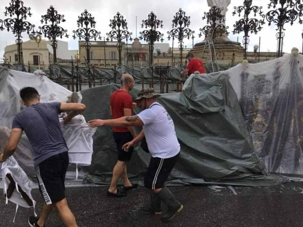 Id-dilettanti jgħattu l-planċier tal-festa tas-Siġġiewi