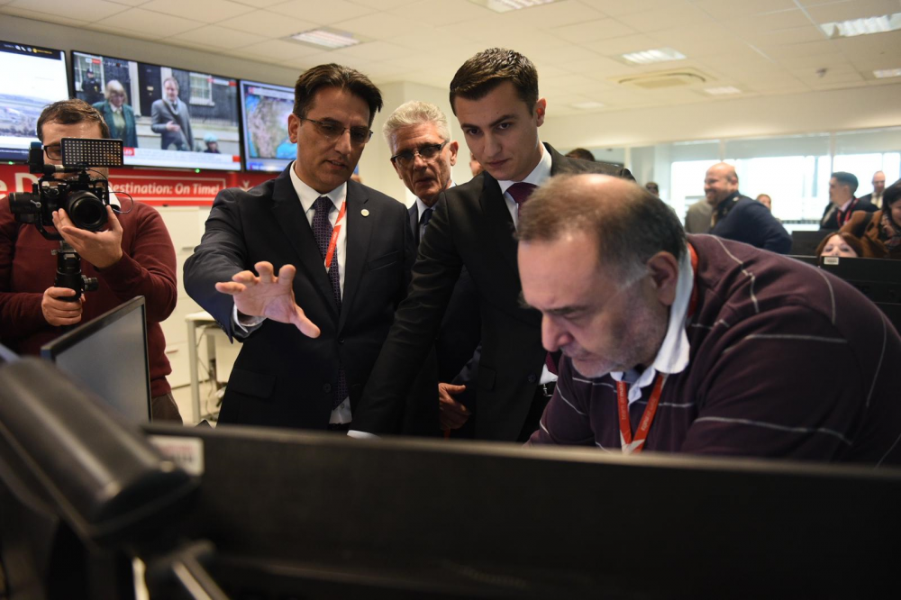 Silvio Schembri jżur l-Air Malta | Ritratt James Bianchi