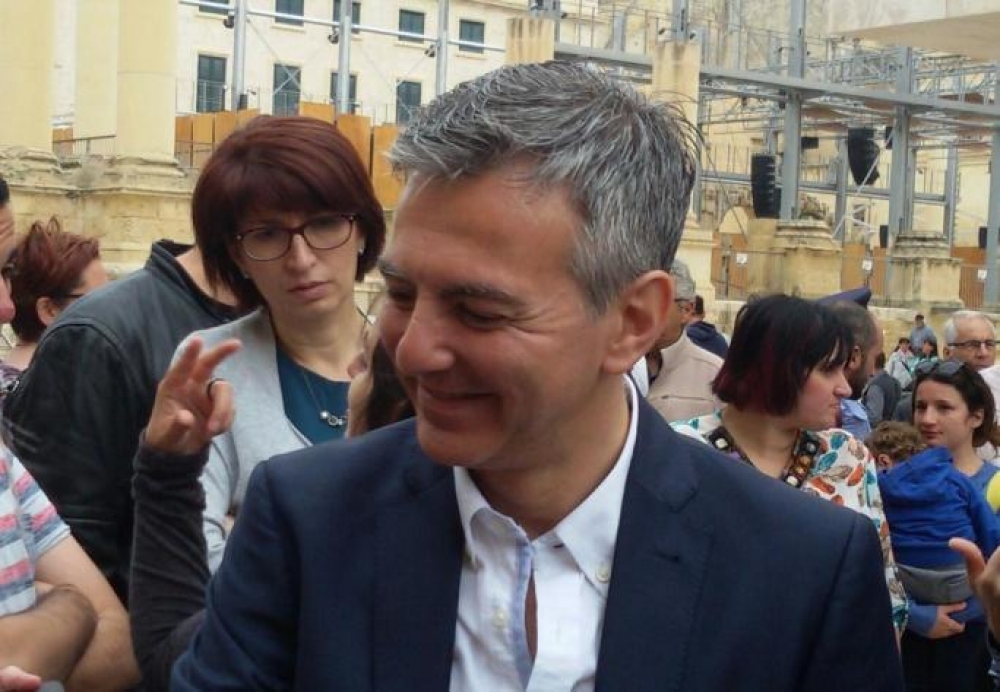 Il-kap tal-Oppożizzjoni u s-segretarju ġenerali tal-PN Rosette Thake, warajh