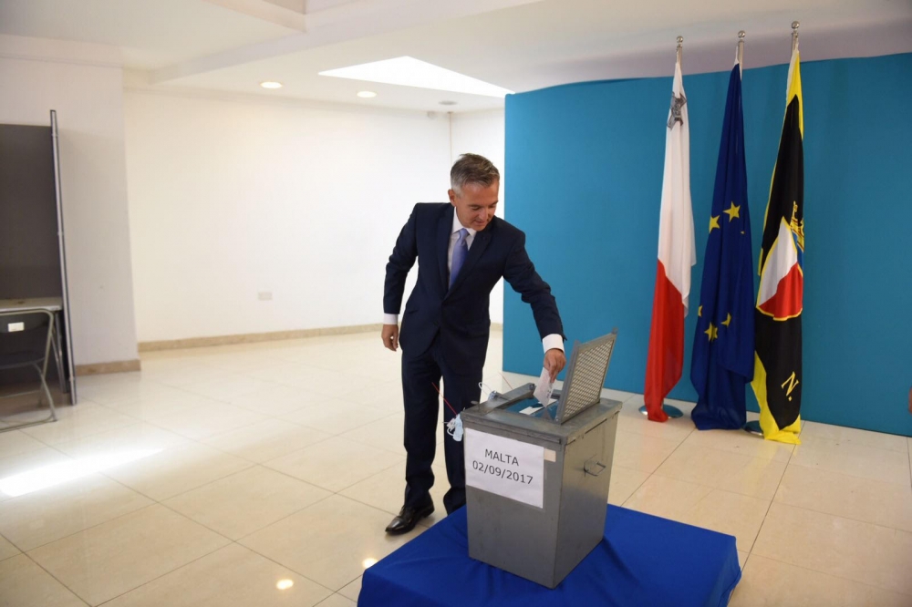 Il-Kap uxxenti tal-PN Simon Busuttil jivvota
