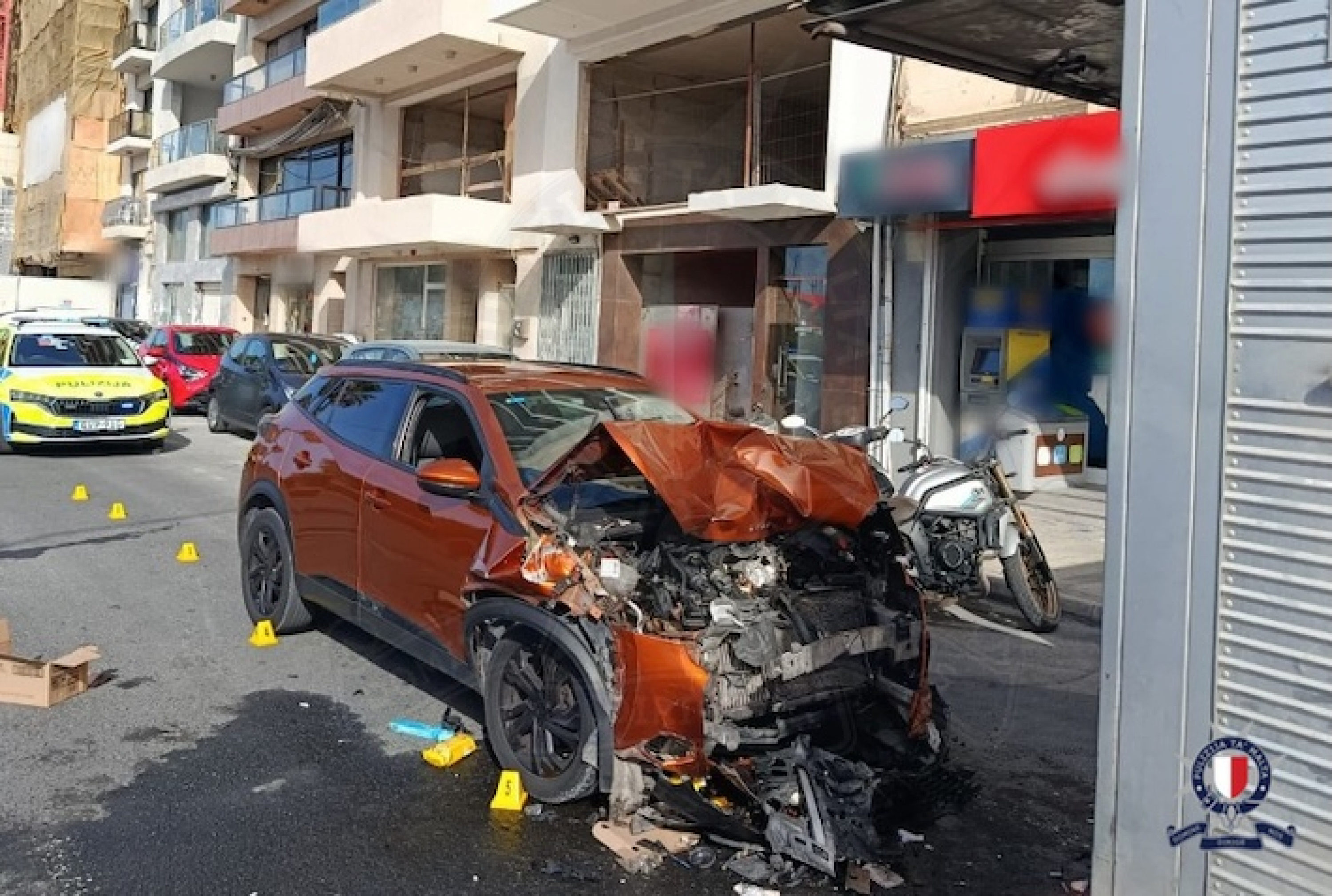 Raġel jindarab serjament wara li karozza ħabtet ma’ vann f’Tas-Sliema