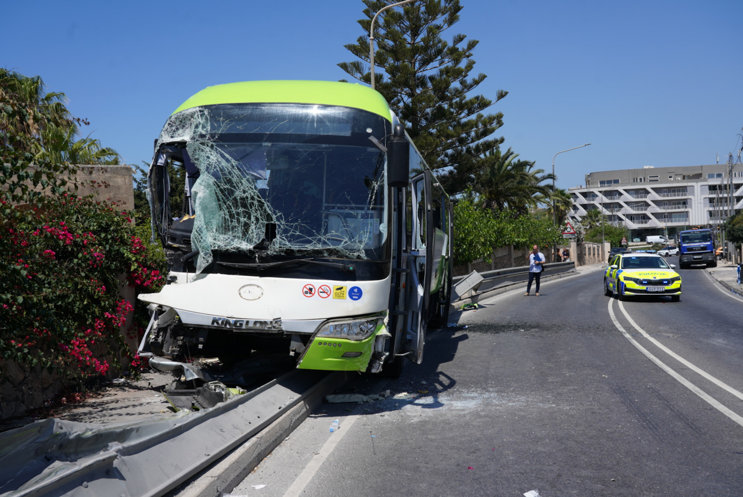 Seba’ persuni bi ġrieħi wara ħabta bejn karozza tal-linja, trakk, u tliet karozzi fil-Mosta