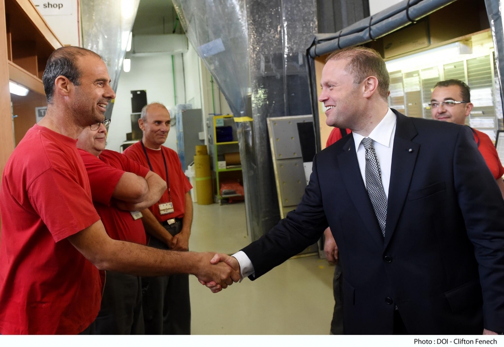 Joseph Muscat mal-ħaddiema tal-SR Technics