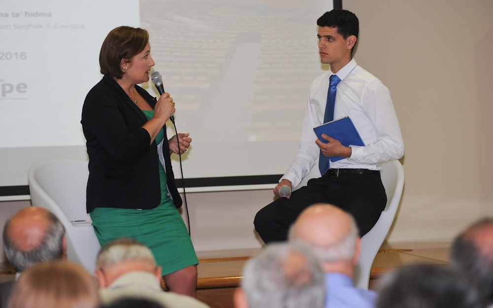 Beppe Galea ta' Newsbook.com.mt jistaqsi dwar l-istudenti Għawdxin