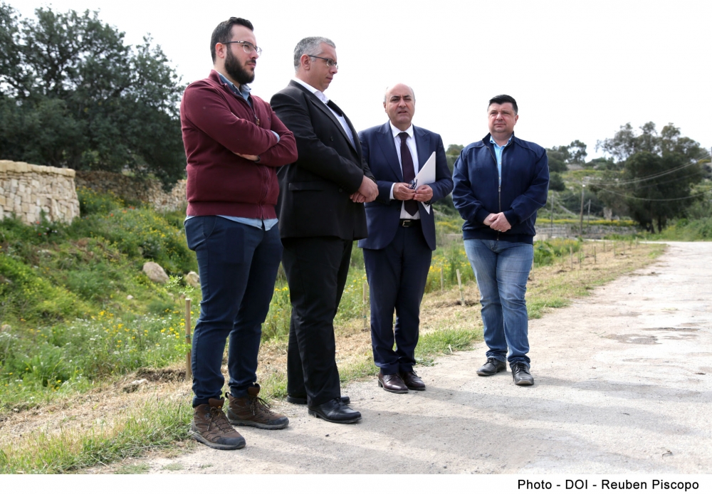 Il-Ministru Josè Herrera jindirizza konferenza li fiha żveka kemm inġabar skart mormi fi tmien widien