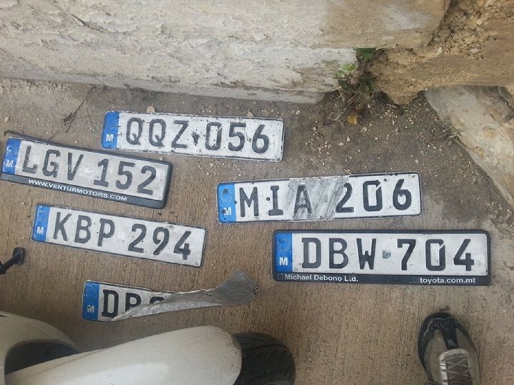 Il-pjanċi li nstabu wara l-maltempata tal-lejl li għadda
