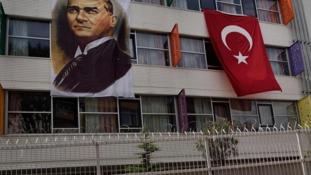 15,200 edukatur sospiżi fit-Turkija