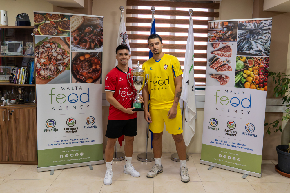 Il-Malta Food Agency Tissieħeb mat-Tim tal-Futsal tal-Università ta’ Malta biex Tħeġġeġ Stil ta’ Ħajja Attiva fost iż-Żgħażagħ