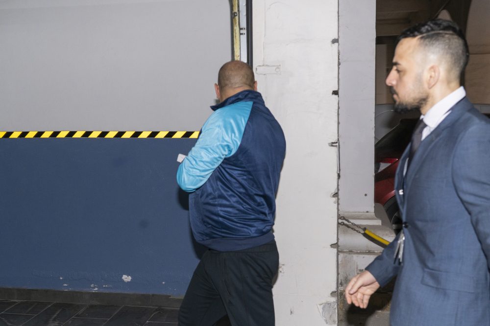 Keith Pace b’ġakketta blu, kompla jagħti struzzjonijiet lis-sieħba tiegħu anke waqt li kien il-ħabs (Ritratt: James Bianchi/MaltaToday)