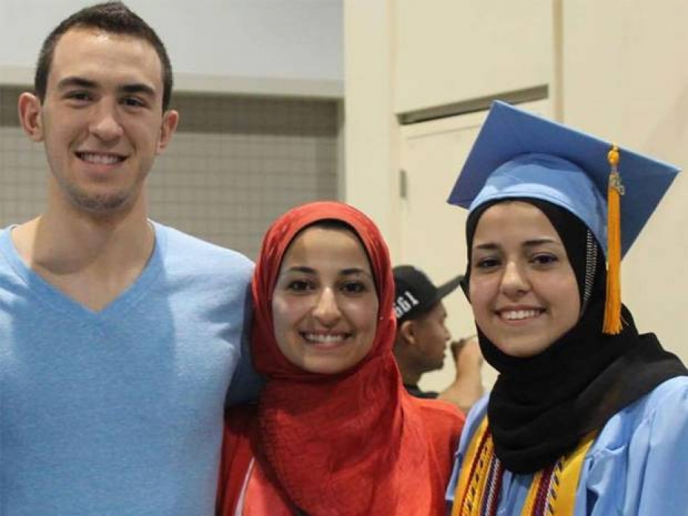 Barakt, martu Yusor u oħtha Razan it-tlieta maqtula bi sparatura f'rashom