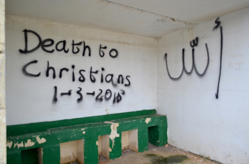 Il-messaġġ mal-Bus Shelter ħdejn Wied iż-Żurrieq. Ritratt John Pisani
