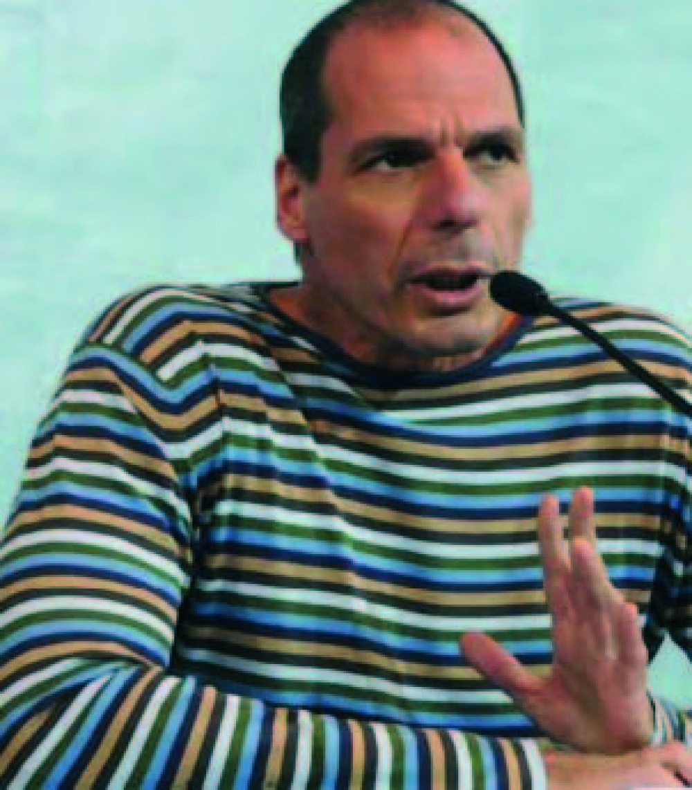 Varoufakis, li qed iqanqal bosta kummenti għax jilbes qisu għadu xi student u għadna ma rajniehx fi ġlekk u ingravata