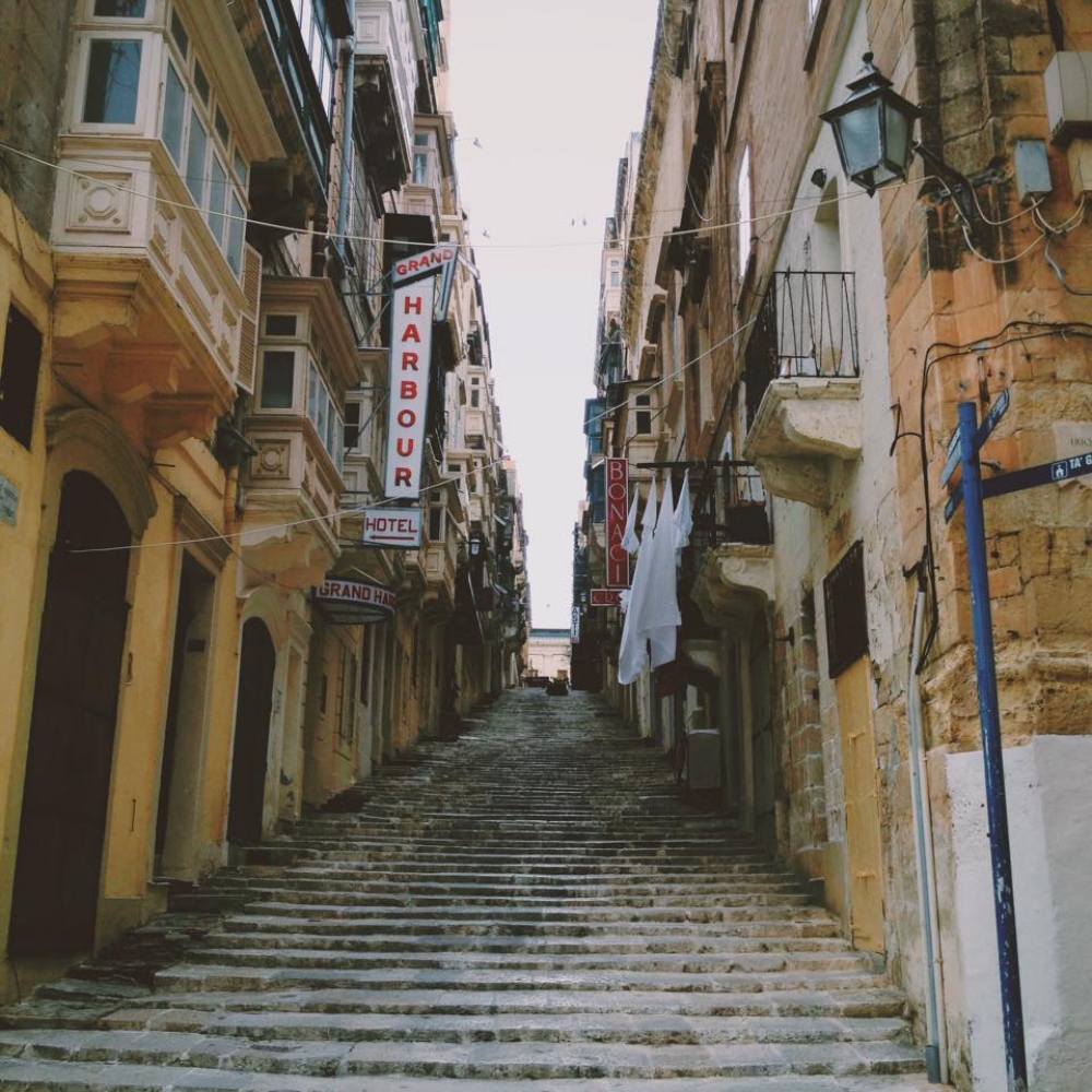 1,363 dar vojta fil-Belt Valletta biss