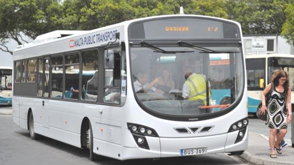 Vettura tat-tip Volvo 