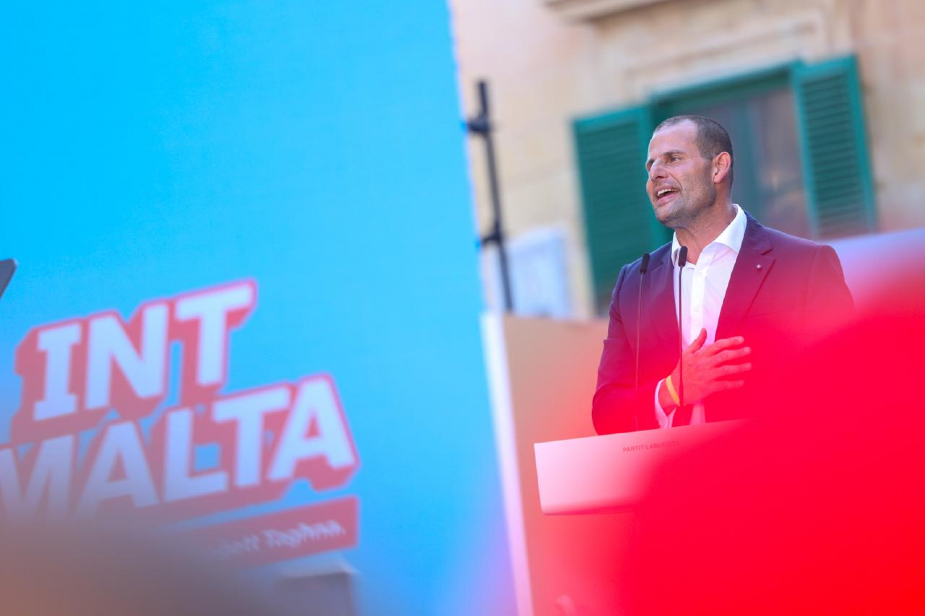 Robert Abela waqt rally politiku fir-Rabat, Għawdex, hekk kif il-kampanja elettorali qed toqrob lejn tmiemha