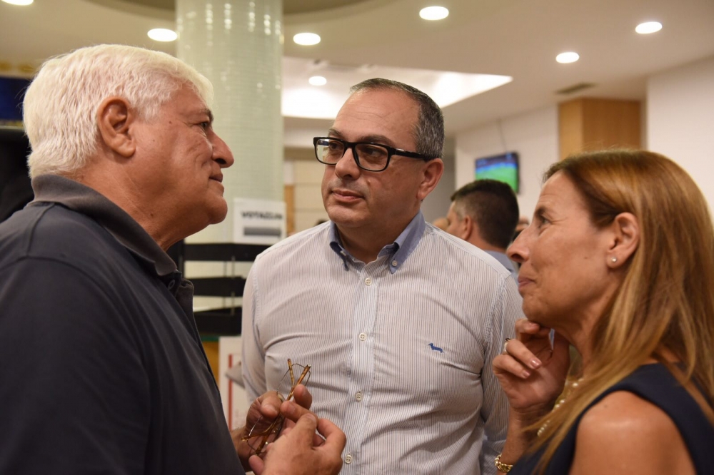 Alex Perici Calascione fil-Foyer tad-Dar Ċentrali