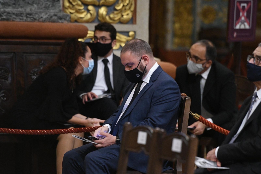 Politiċi, qraba ta' Oliver Friggieri u akkademiċi jattendu għall-quddiesa tal-funeral