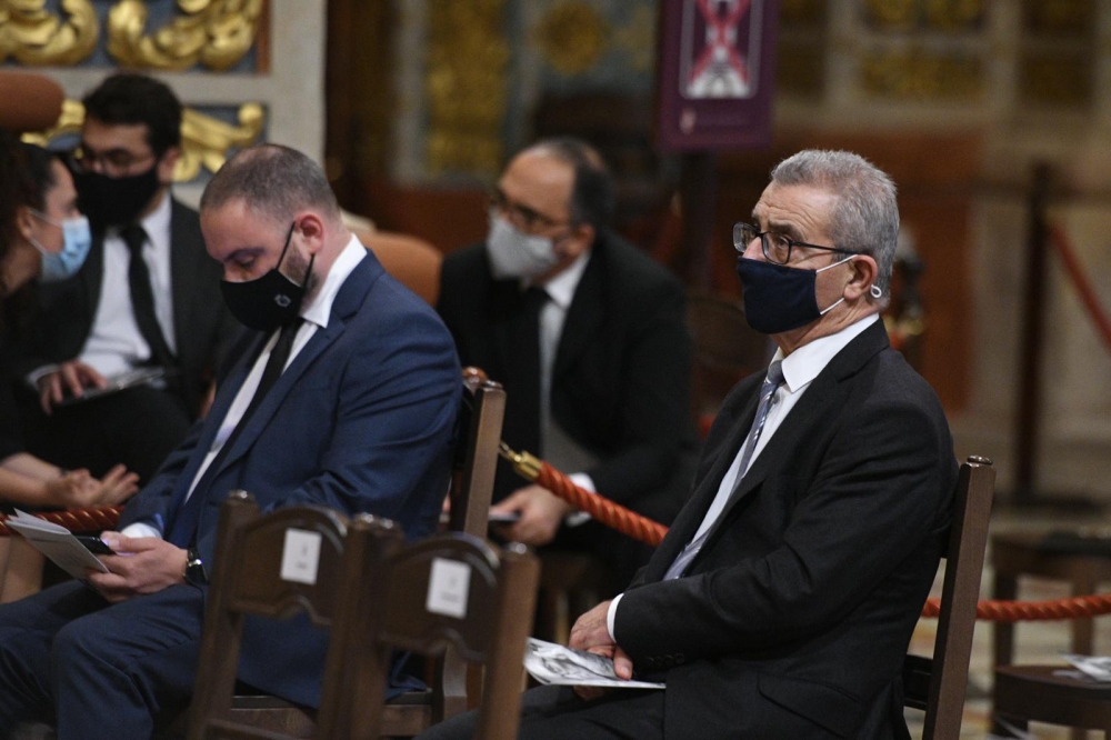 Politiċi, qraba ta' Oliver Friggieri u akkademiċi jattendu għall-quddiesa tal-funeral