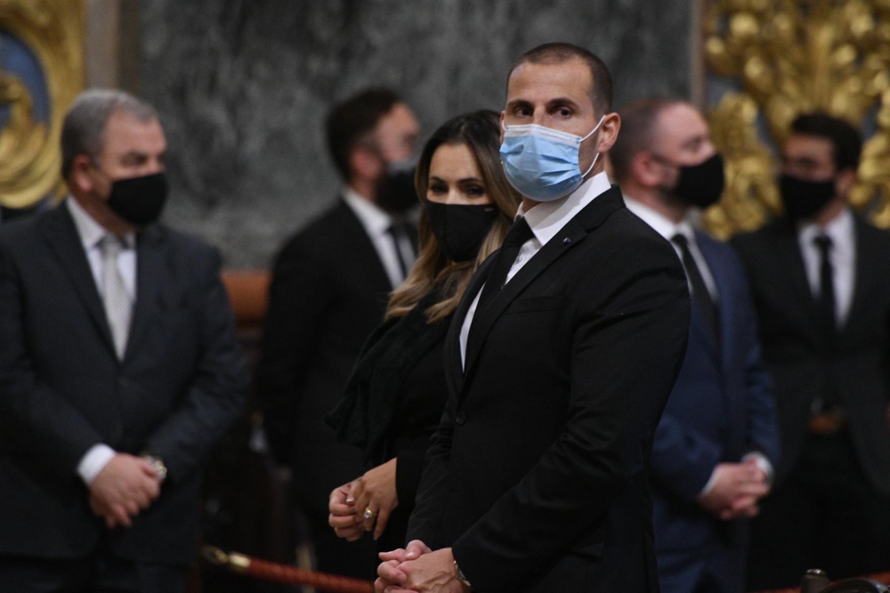 Politiċi, qraba ta' Oliver Friggieri u akkademiċi jattendu għall-quddiesa tal-funeral