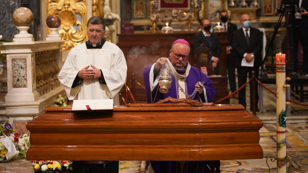 Mumenti mill-quddiesa tal-funeral tal-Professur Oliver Friggieri