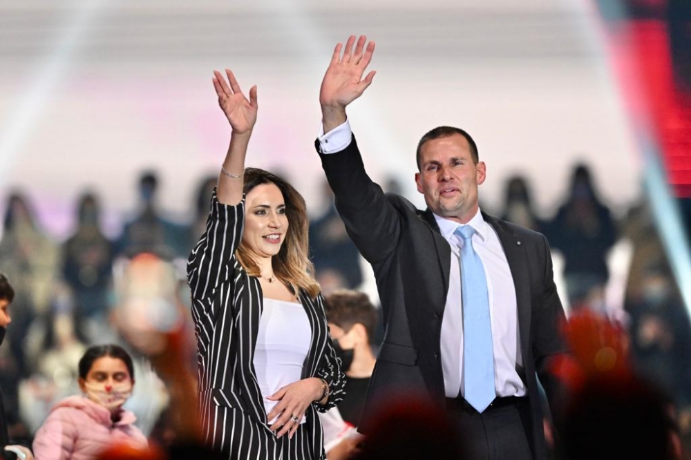 Il-PM u Mexxej Laburista Robert Abela u ħdejh martu Lydia Abela