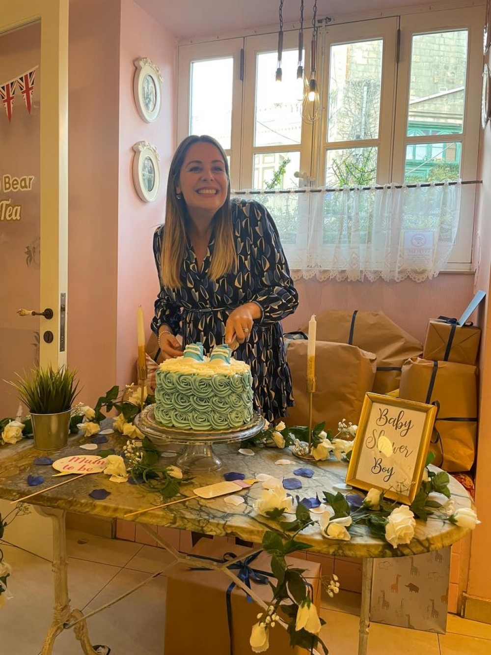 Attard waqt il-baby shower tagħha 