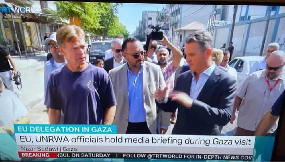 Franklin Aquilina waqt TRT News wara żjara f’Gaza qabel il-gwerra flimkien ma’ Tom White, Direttur tal-UNRWA Affairs