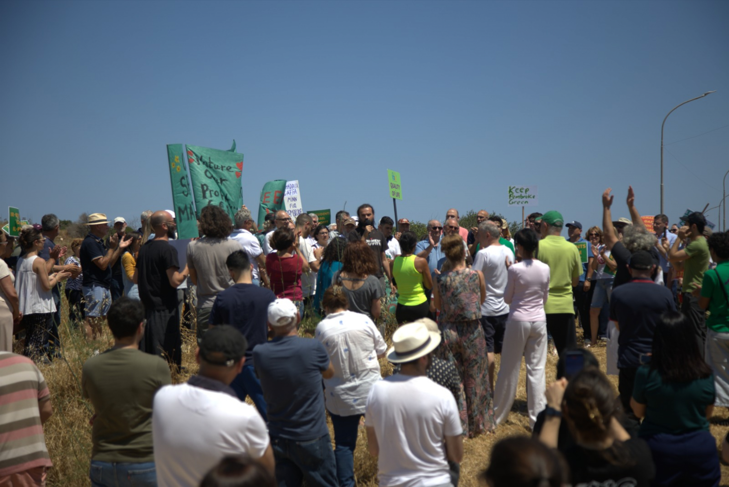 Attivisti u residenti jesprimu d-diżapprovazzjoni tagħhom għall-qerda ta' spazju miftuħ f'Pembroke