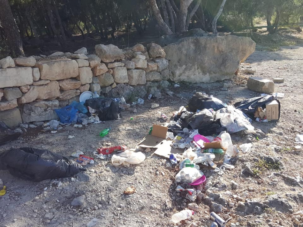 Platti, boroż, ħmieġ u telqa - Il-Miżieb