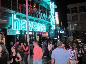 Żewġ irġiel akkużati li weġġgħu gravi żewġ barranin fi ġlieda f’Paceville