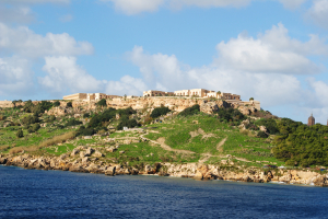 Momentum titlob klassifikazzjoni immedjata ta’ Grad 1 għall-barrakki Brittaniċi f’Fort Chambray