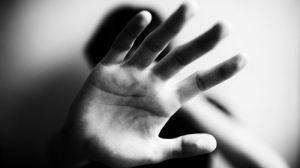 Raġel jinħeles mill-arrest wara li allegatament sawwat lis-sieħba tiegħu quddiem żewġ minorenni