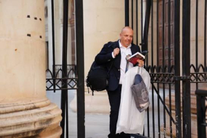 L-ispettur Zahra jgħid li Fenech qal li pproteġa lil Keith Schembri fir-recordings, imbagħad allega li tah sa €80,000 għall-qtil