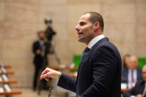 Il-Kummissarju għall-Istandards jikkritika lil Abela talli ma ppreżentax id-dikjarazzjonijiet tal-assi tal-Kabinett