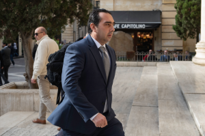 Theuma jgħid li kien jittama li l-Labour jibqa’ 80,000 vot minn fuq għax Fenech kien jgħidlu li taħt Gvern Laburista “ħadd ma seta’ jmissu”