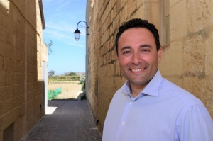 ‘Bi dritt irridu inkomplu nħarsu u niddefendu isem pajjiżna’