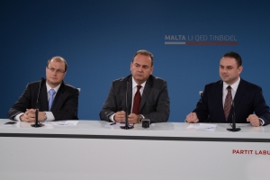 Owen Bonnici l-aktar imfittex fuq facebook