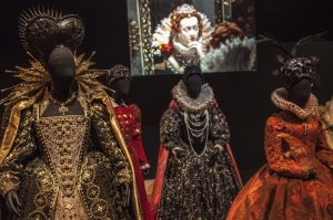 Kostumi, moda u films fi Strada Stretta ... imma mhux qabel jaslu €5 miljuni