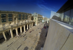 Gonzi ma jaċċettax li jiftaħ il-Parlament il-ġdid