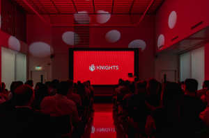 Knights College joffri scholarships għal studenti internazzjonali wara l-waqgħa tal-IEU