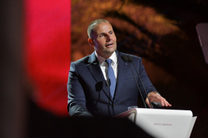 Abela jsaħħaħ il-pożizzjoni tan-newtralità u jħabbar liġijiet ġodda dwar l-awtonomija u l-protezzjoni soċjali