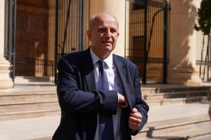 Kontradizzjonijiet bejn ix-xhieda ta’ Adrian Vella, l-istqarrija tiegħu tal-2019 u x-xhieda ta’ Keith Schembri