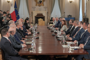 Il-Prim Ministru jgħid lill-imsieħba soċjali li l-prezzijiet u l-provvista tal-enerġija se jibqgħu stabbli