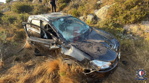 Mara tweġġa' serjament wara li karozza spiċċat f'għalqa f'Binġemma