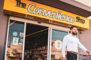 Xerrejja prospettivi interessati f’sehem sostanzjali ta’ The Convenience Shop