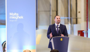 Abela jiddefendi l-miżuri għall-barranin minkejja li ċifri juru li jaqilgħu 38% inqas mill-medja nazzjonali