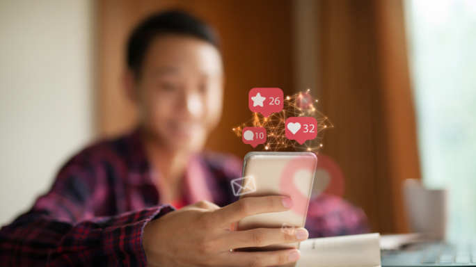 Franza tapprova liġi biex tipprojbixxi l-midja soċjali għal tfal taħt il-15-il sena