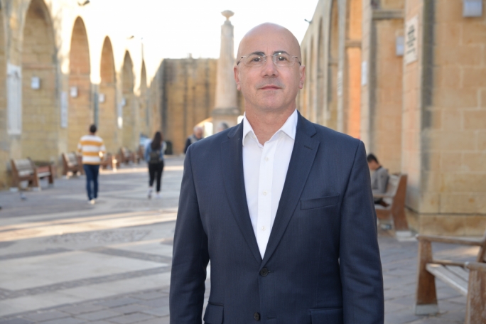 Is-Sindku tal-Belt Valletta jsellem lil Sindku Taljan li salva diversi persuni minn splużjoni